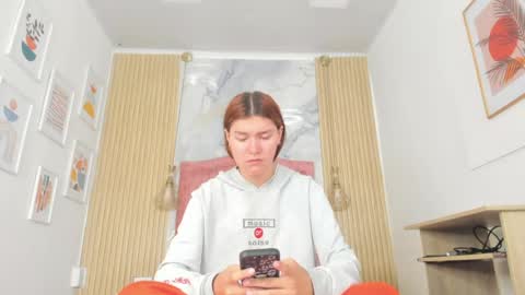 rachellesc online show from June 4, 2026, 12:22 pm