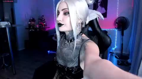 Snapshot of rachelqueen_ chatting on July 5, 2026, 8:10 am Miko Pleasee help me get 100 likes online show from July 5, 2026, 8:10 am