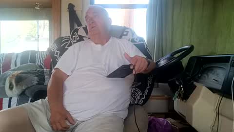 Snapshot of radiomantim chatting on July 11, 2026, 1:36 pm Radioman for fun online show from July 11, 2026, 1:36 pm