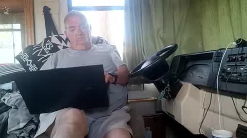 Snapshot of radiomantim chatting on July 15, 2026, 1:38 pm Radioman for fun online show from July 15, 2026, 1:38 pm