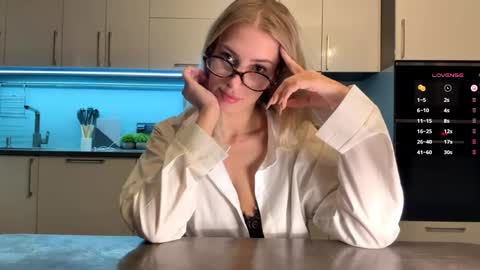 Mila online show from April 15, 2026, 3:52 pm