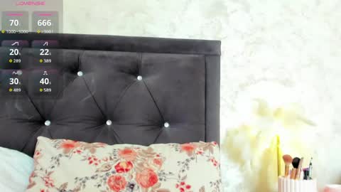 raelledarkstar online show from April 23, 2026, 7:09 am