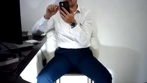 Snapshot of rafaelssk chatting on May 20, 2026, 9:15 am elenacam online show from May 20, 2026, 9:15 am