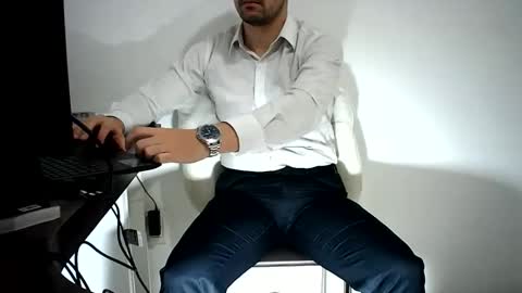 Snapshot of rafaelssk chatting on May 25, 2026, 9:15 am elenacam online show from May 25, 2026, 9:15 am