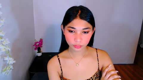 raindrizzle1706 online show from November 21, 2025, 7:07 am