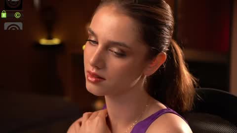 Snapshot of raisadoll chatting on May 31, 2026, 5:20 pm Raisa online show from May 31, 2026, 5:20 pm