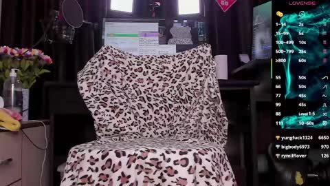Snapshot of raissa_sky26 chatting on May 16, 2026, 10:36 am Laura online show from May 16, 2026, 10:36 am