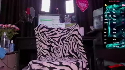 Snapshot of raissa_sky26 chatting on July 13, 2026, 2:25 am Laura online show from July 13, 2026, 2:25 am