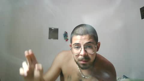 Snapshot of ralphillips25 chatting on June 12, 2026, 5:01 pm ralphillips25 online show from June 12, 2026, 5:01 pm