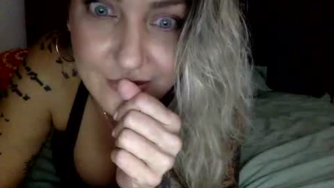 Mamakel online show from October 17, 2025, 2:48 am