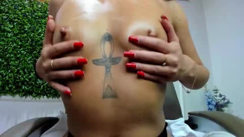 Snapshot of rania_wild chatting on November 28, 2025, 6:38 am Rania online show from November 28, 2025, 6:38 am