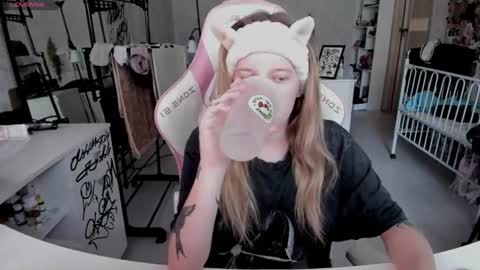 Snapshot of rapunzel_cute chatting on June 27, 2026, 1:17 pm Rapunzel online show from June 27, 2026, 1:17 pm