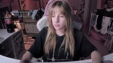 Snapshot of rapunzel_cute chatting on June 28, 2026, 6:25 pm Rapunzel online show from June 28, 2026, 6:25 pm