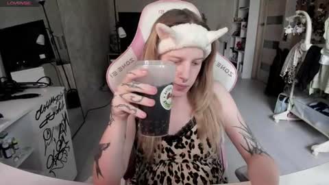 Snapshot of rapunzel_cute chatting on July 7, 2026, 1:15 pm Rapunzel online show from July 7, 2026, 1:15 pm