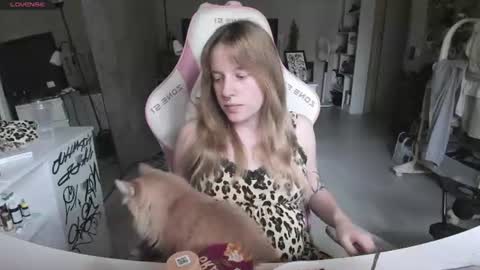 Snapshot of rapunzel_cute chatting on July 9, 2026, 1:26 pm Rapunzel online show from July 9, 2026, 1:26 pm