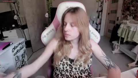 Snapshot of rapunzel_cute chatting on July 31, 2026, 1:21 pm Rapunzel online show from July 31, 2026, 1:21 pm