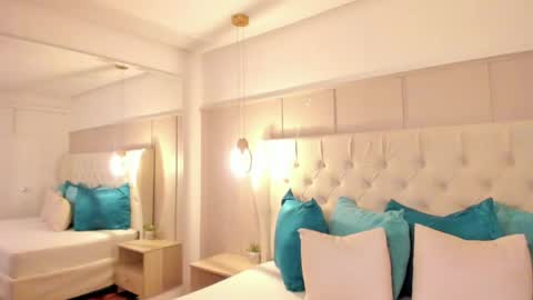 Raquel Moon online show from April 21, 2026, 5:28 pm