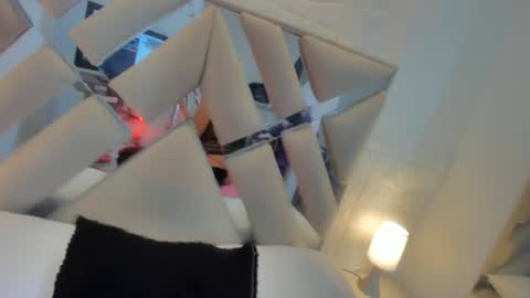 Raquel Moore  online show from February 5, 2025, 8:11 am