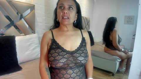 Raquel Moore  online show from February 6, 2025, 10:10 pm