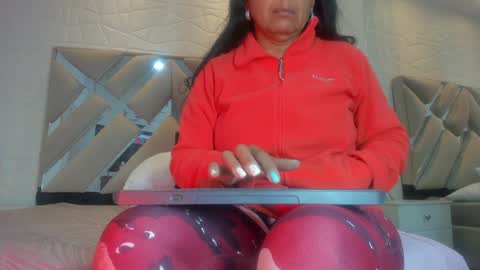 Raquel Moore  online show from February 7, 2025, 8:11 am