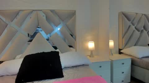 Raquel Moore  online show from March 4, 2025, 8:24 am