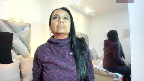 Raquel Moore  online show from September 19, 2025, 11:11 am