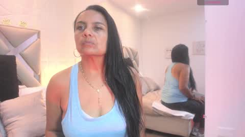 Raquel Moore  online show from September 30, 2025, 11:48 am