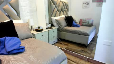 Raquel Moore  online show from October 6, 2025, 11:40 am