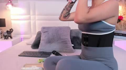 Snapshot of raquelhyde_ chatting on May 21, 2026, 8:27 pm raquel Hyde online show from May 21, 2026, 8:27 pm