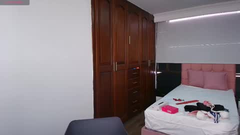 Raquel online show from September 10, 2025, 6:52 pm