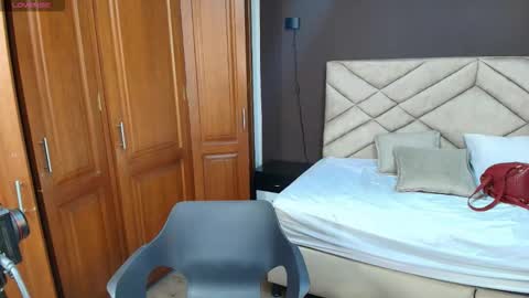 Raquel online show from October 28, 2025, 7:27 pm