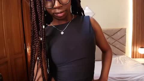 Raquel online show from March 24, 2026, 12:10 pm