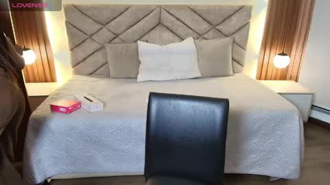 Snapshot of raqueljones_ chatting on June 2, 2026, 12:07 pm Raquel online show from June 2, 2026, 12:07 pm