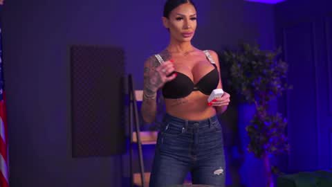 Raquelle online show from January 23, 2025, 6:45 pm