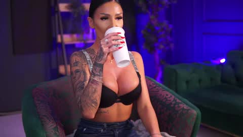 Raquelle online show from January 23, 2025, 9:50 pm