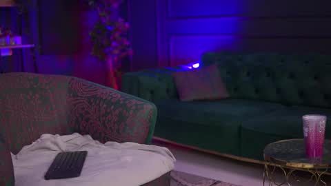 Raquelle online show from February 5, 2025, 7:53 pm