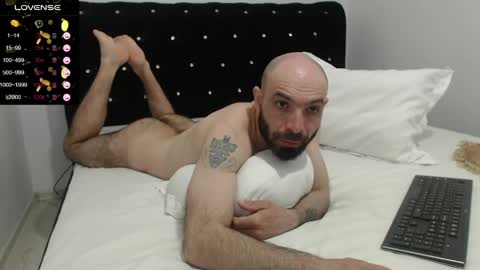 RaulWildBoy27 online show from April 19, 2026, 1:21 pm