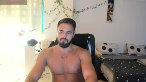 Snapshot of raulmaxel chatting on July 4, 2026, 2:29 am RaulMaxel online show from July 4, 2026, 2:29 am