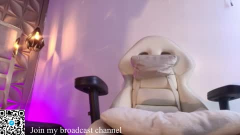   online show from November 4, 2025, 11:09 am