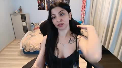 raven_haired_goddess online show from April 21, 2026, 8:20 am