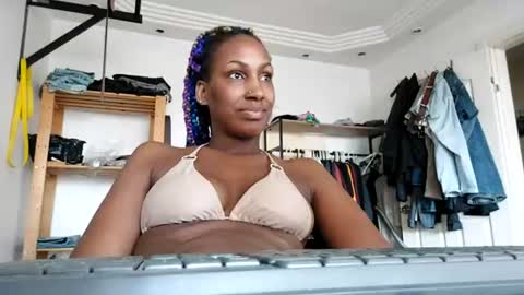 ravenbby online show from July 19, 2026, 3:43 am