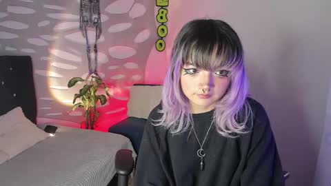 ravencollen online show from October 20, 2025, 2:06 pm