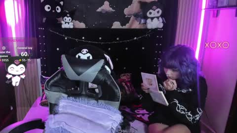 Snapshot of ravencollen chatting on April 23, 2026, 7:49 pm ravencollen online show from April 23, 2026, 7:49 pm