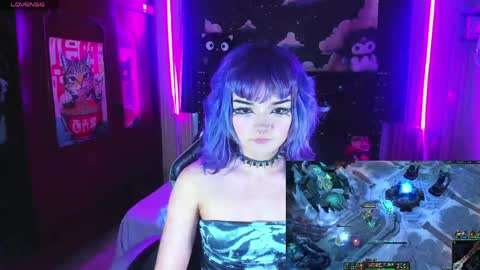 Snapshot of ravencollen chatting on May 16, 2026, 8:07 pm ravencollen online show from May 16, 2026, 8:07 pm