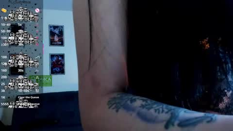 Snapshot of ravenelle_ chatting on May 23, 2026, 10:47 pm ravenelle_ online show from May 23, 2026, 10:47 pm