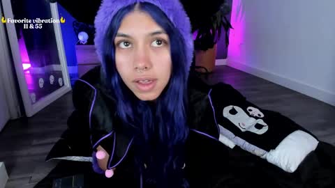 Raven Witch online show from April 23, 2026, 7:49 pm