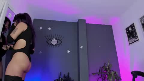 Snapshot of ravenwitch_ chatting on July 20, 2026, 2:08 pm Raven Witch online show from July 20, 2026, 2:08 pm