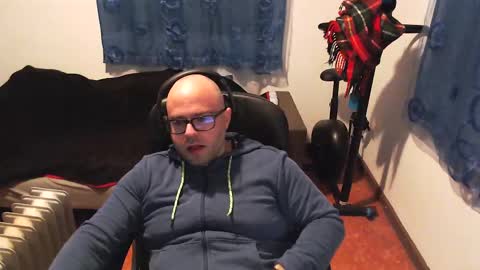 ravingr3d3 online show from February 19, 2025, 9:36 pm