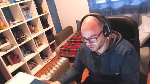 ravingr3d3 online show from February 27, 2025, 12:13 pm