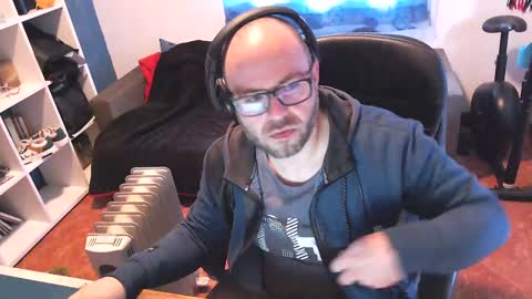 ravingr3d3 online show from March 4, 2025, 8:57 am